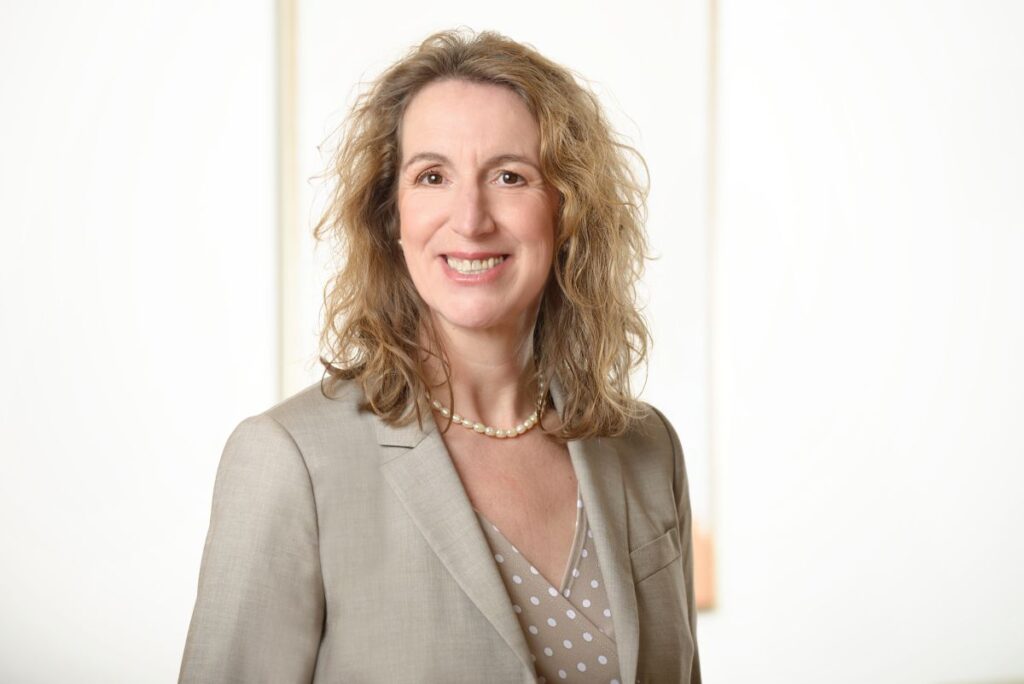 irma hesz portrait 1200x800